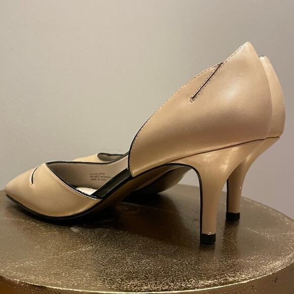 Nude Leather 8 Ellen Tracy Raleigh Pumps | Black Trim, Peep Toe Heels, NWOB $200 - Picture 7 of 12
